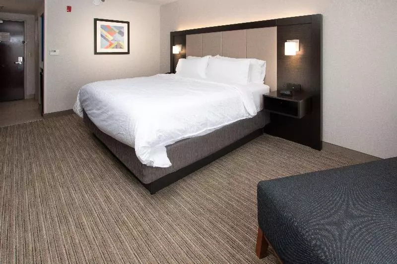 اتاق استاندارد با تخت بزرگ, Holiday Inn Express & Suites Tupelo, An Ihg