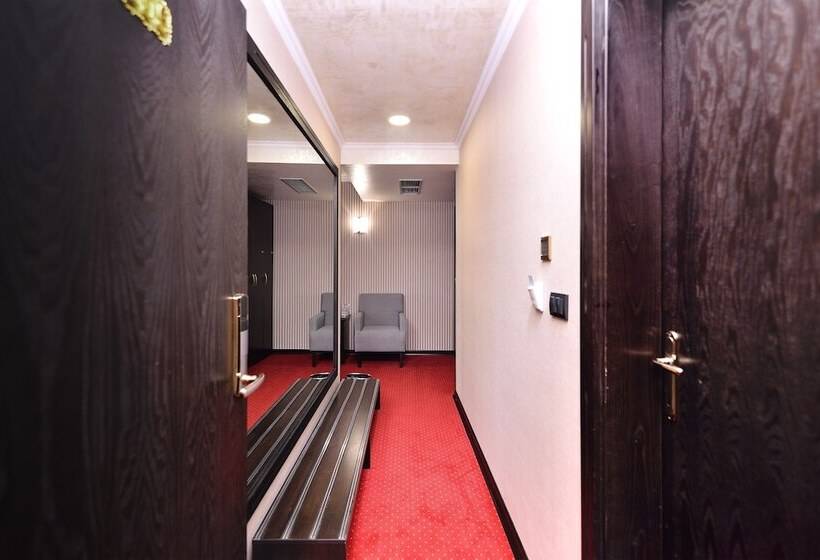 اتاق لوکس, Prezident