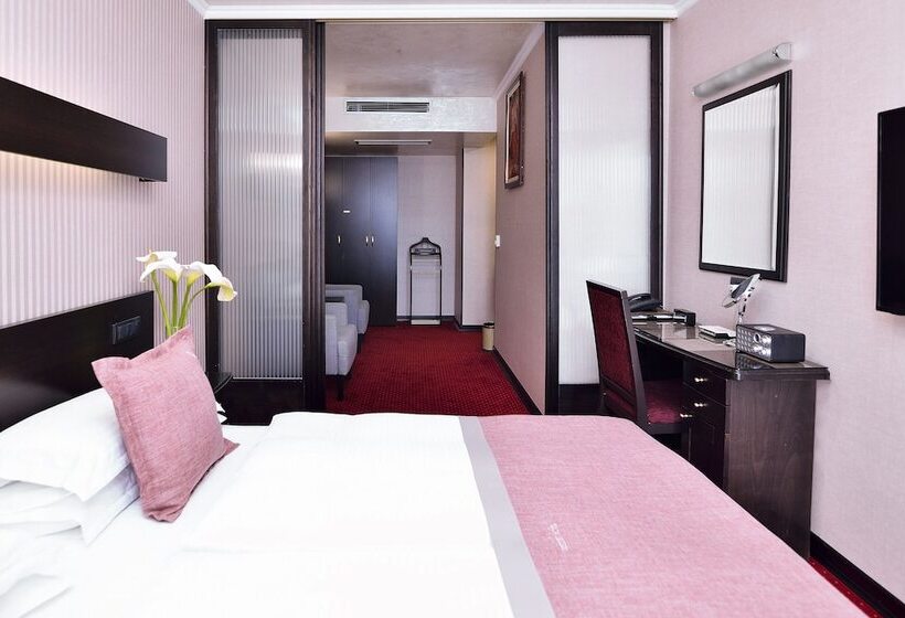 اتاق لوکس, Prezident