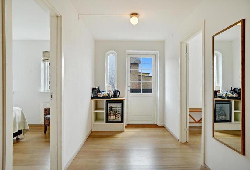 패밀리 룸, Skagen Harbour