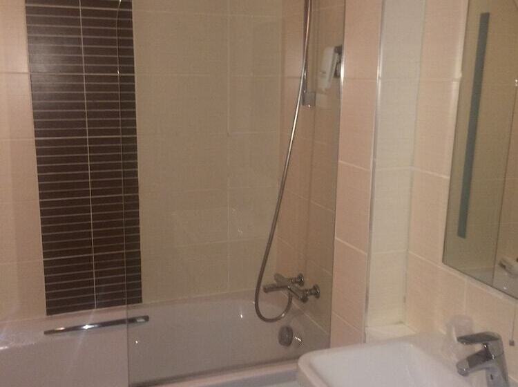 标准间, The Popinjay