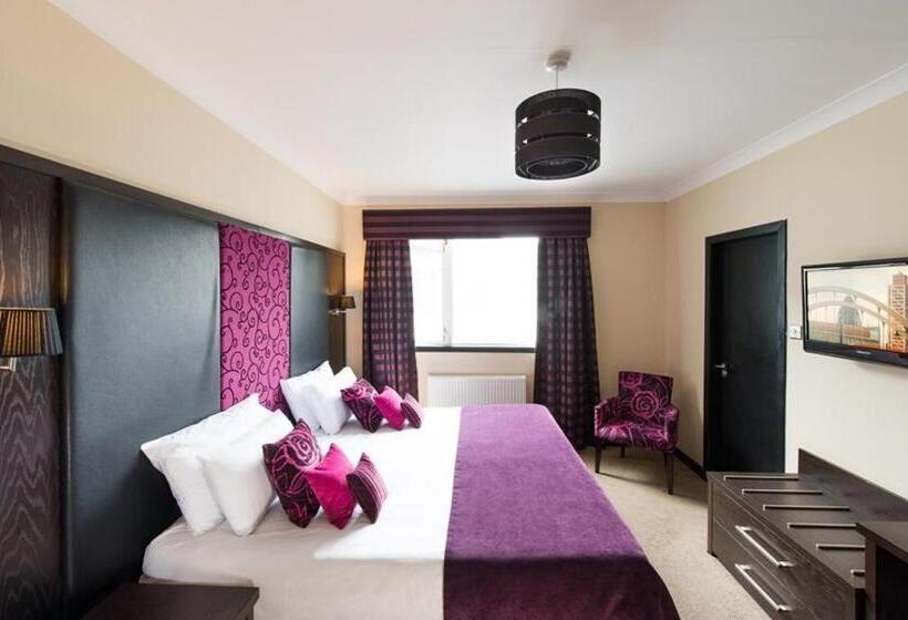 高级大房间, The Popinjay