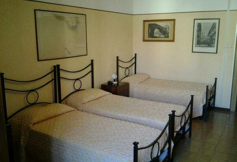 Standaard Driepersoonskamer, Touring