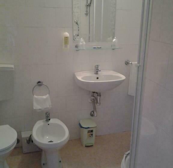 Standaard Driepersoonskamer, Touring