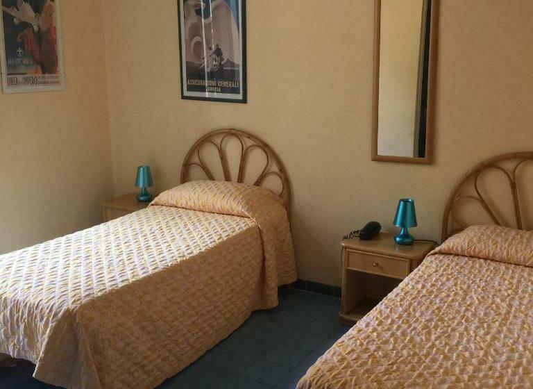 Standaard Driepersoonskamer, Touring