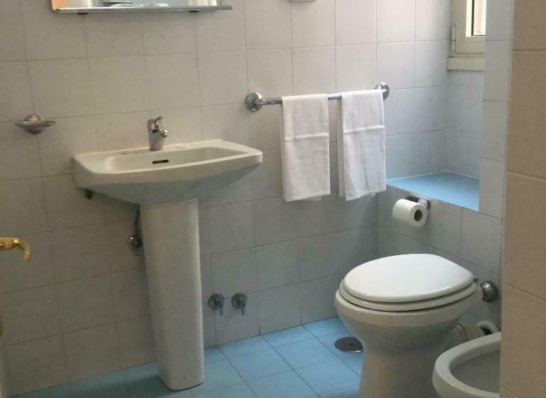 Standaard Driepersoonskamer, Touring