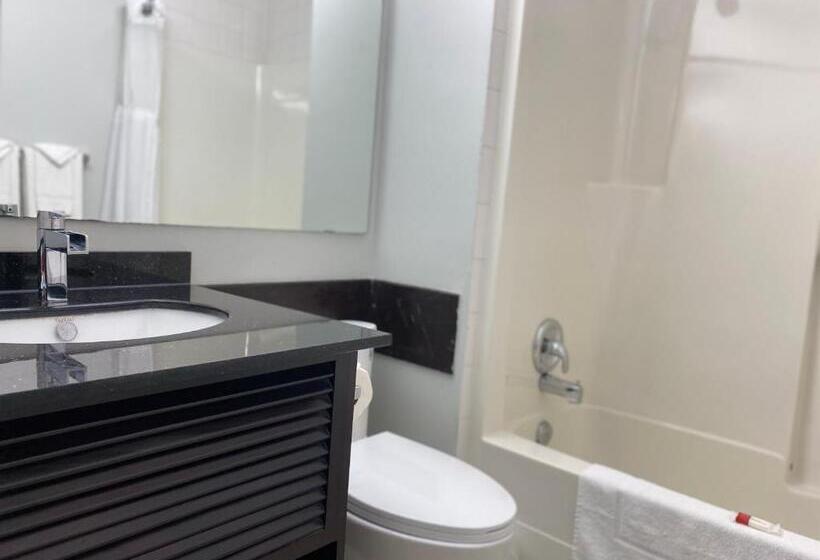 غرفة قياسية سرير كينج, Travelodge By Wyndham Miramichi New Brunswick