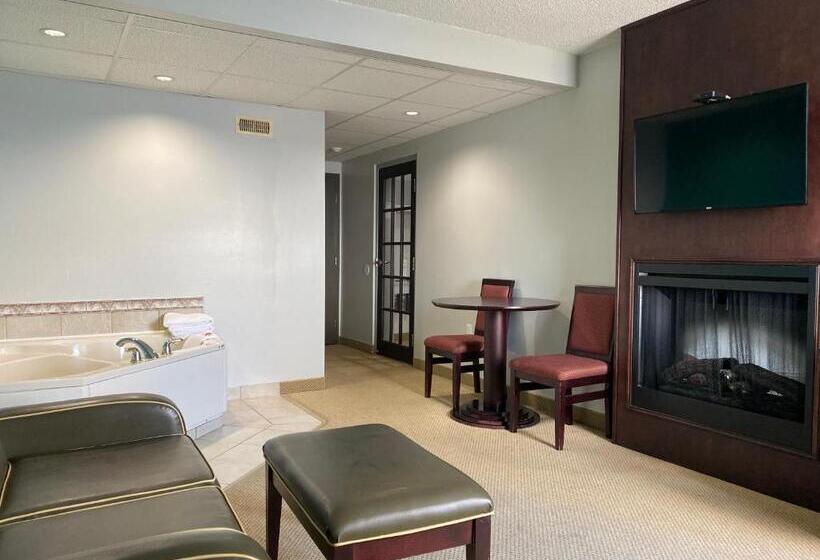 Люкс Кровать Кинг, Travelodge By Wyndham Miramichi New Brunswick