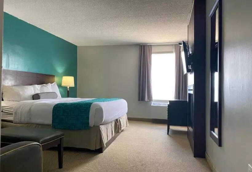 キングサイズベッドのスイートルーム, Travelodge By Wyndham Miramichi New Brunswick