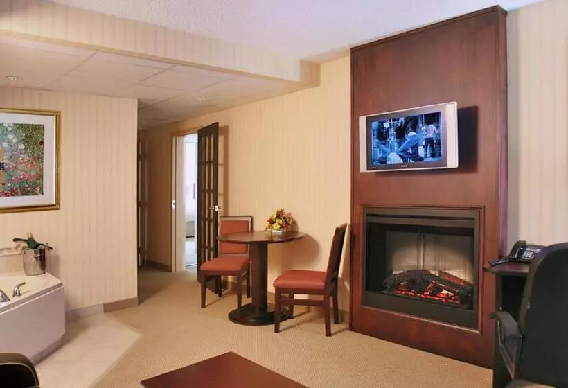 キングサイズベッドのスイートルーム, Travelodge By Wyndham Miramichi New Brunswick
