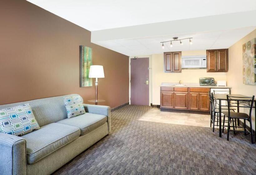 جناح سرير كينج, Travelodge By Wyndham Miramichi New Brunswick