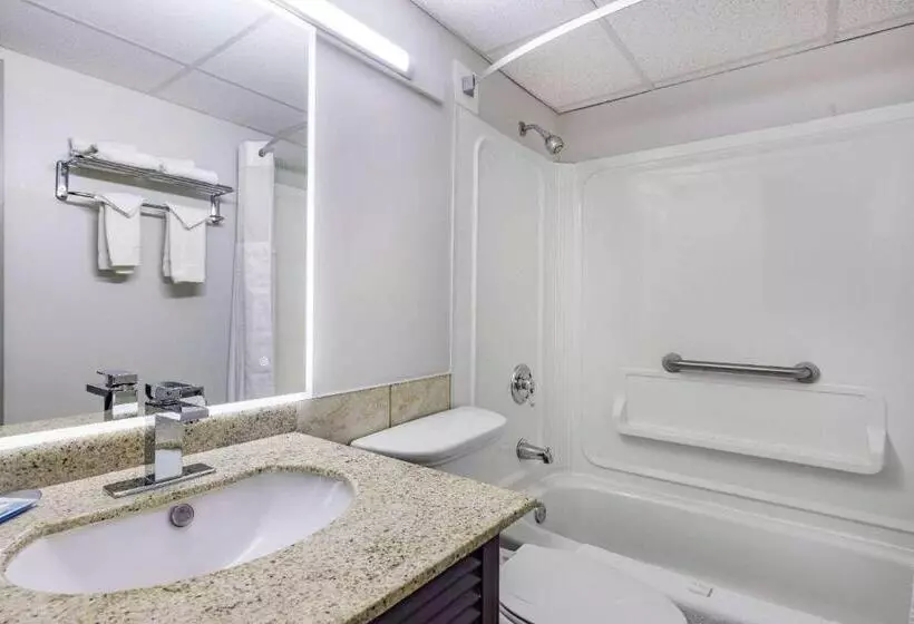 リバービュースタンダードルーム, Travelodge By Wyndham Miramichi New Brunswick