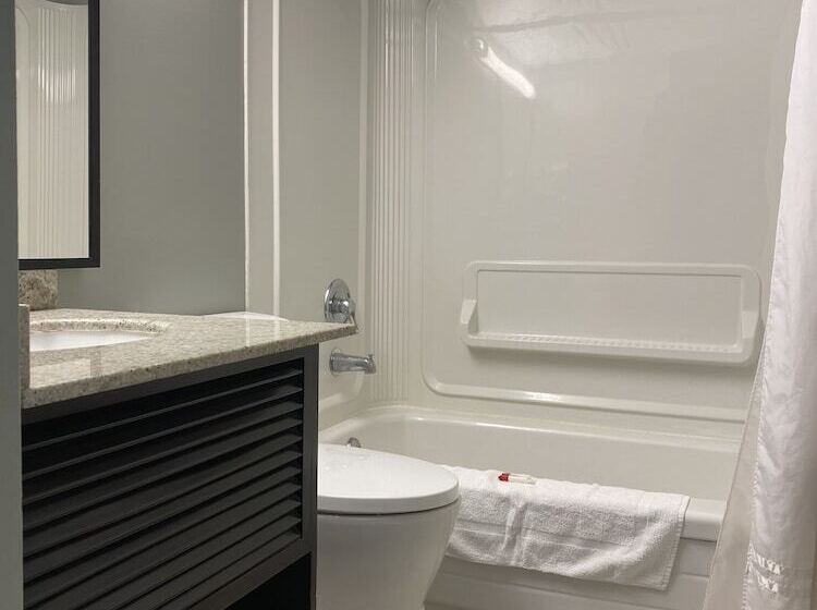 جناح, Travelodge By Wyndham Miramichi New Brunswick