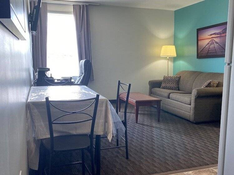 Люкс, Travelodge By Wyndham Miramichi New Brunswick