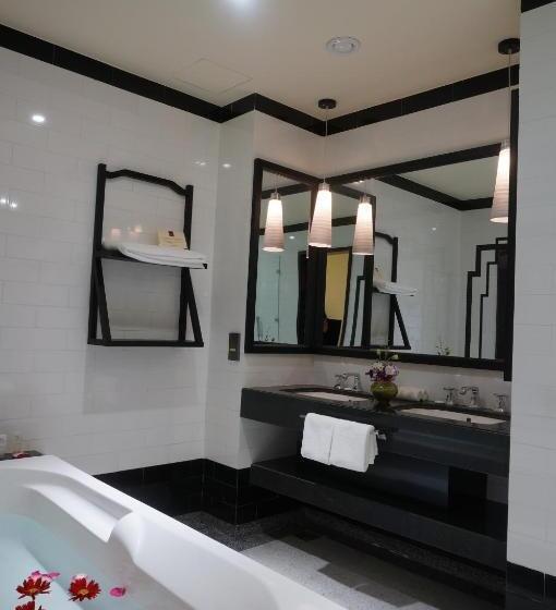 اتاق لوکس با بالکن, Villa Hue