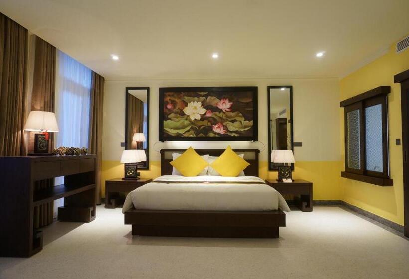 اتاق لوکس با بالکن, Villa Hue