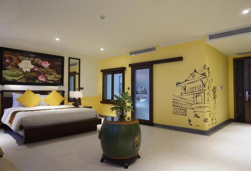 اتاق لوکس با بالکن, Villa Hue