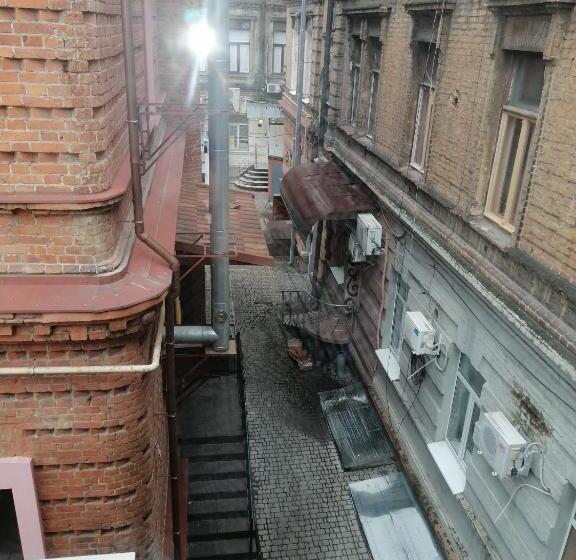 ペントハウスルーム, Yellowunlimited