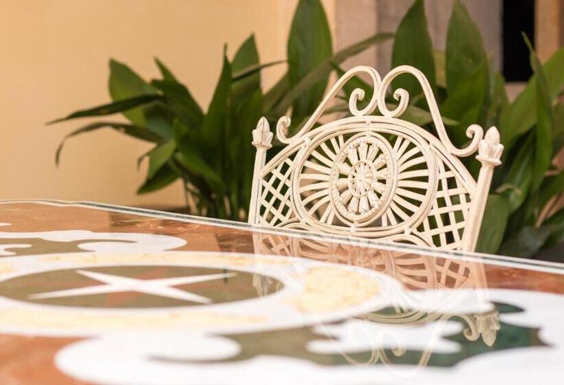 اتاق لوکس با بالکن, Corte Dei Nobili