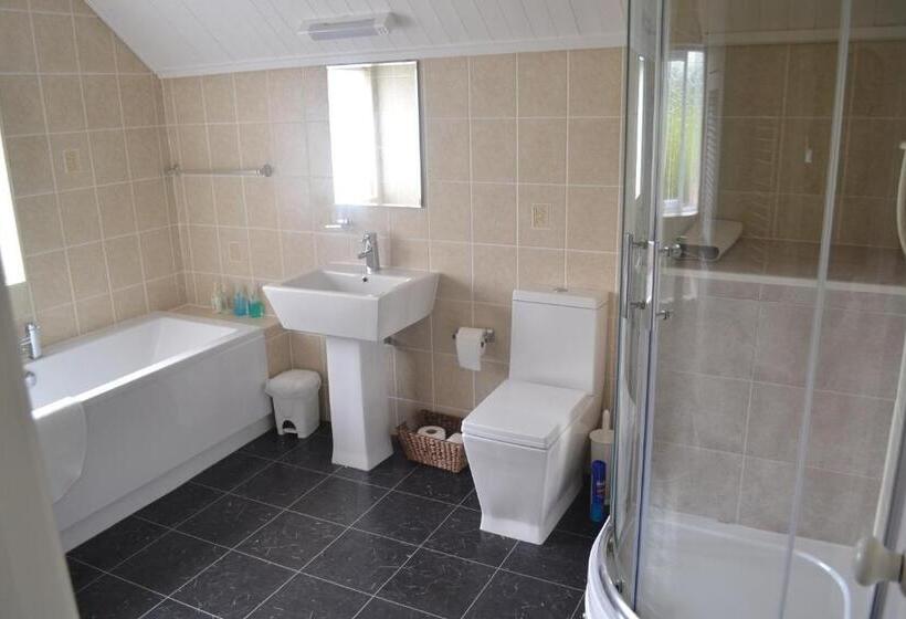 اتاق استاندارد, The Lilacs