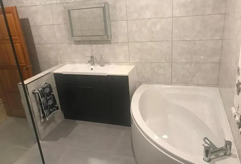 Standard room with outdoor bath, Heulwen Guest House