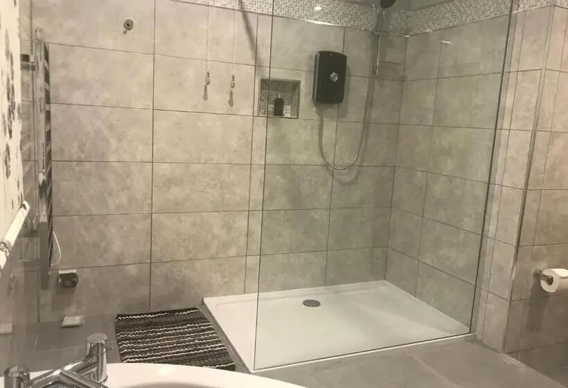 Standard room with outdoor bath, Heulwen Guest House