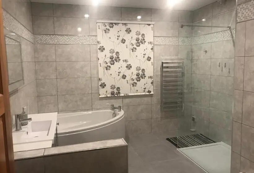 Standard room with outdoor bath, Heulwen Guest House
