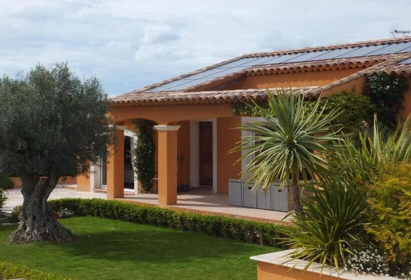 Standard room with outdoor bath, Les Lavandes