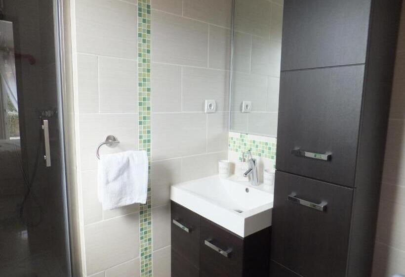 Standard room with outdoor bath, Les Lavandes