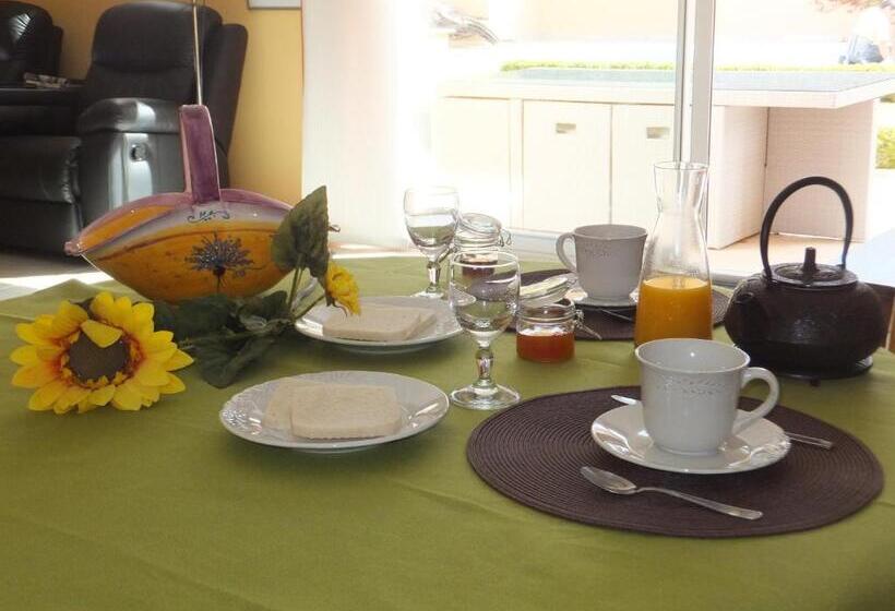 Standard room with outdoor bath, Les Lavandes