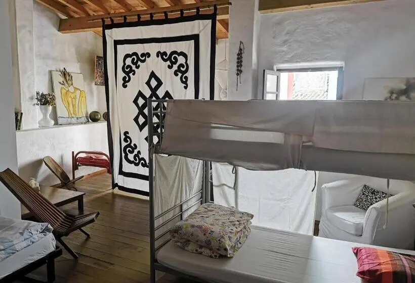 تختخواب در اتاق مشترک, Hostel Argonauta