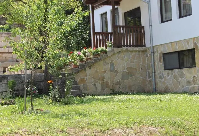 Huvila, 1 makuuhuone ja uima-allas, Neda S House