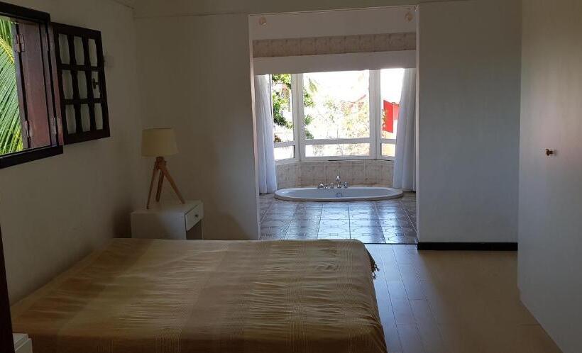 ویلای استاندارد با چشم‌انداز باغ, Colibri Beach Villas