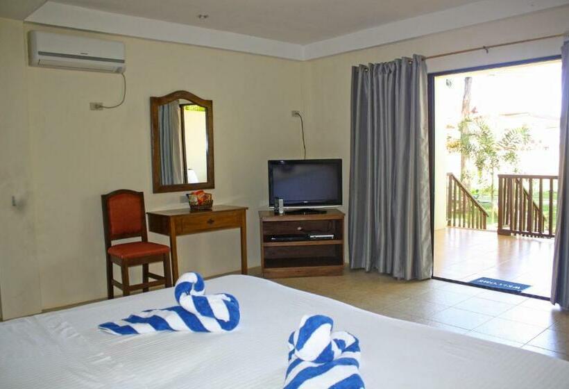 اتاق لوکس با چشمانداز استخر, Blue Star Dive And Resort