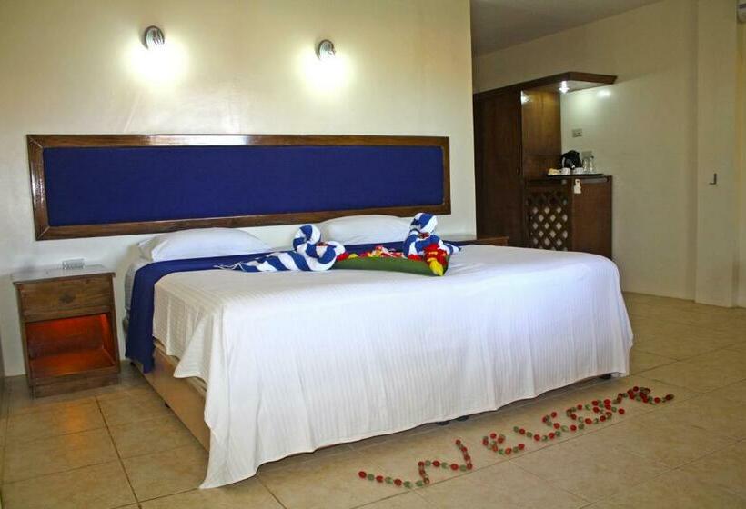 اتاق لوکس با چشمانداز استخر, Blue Star Dive And Resort