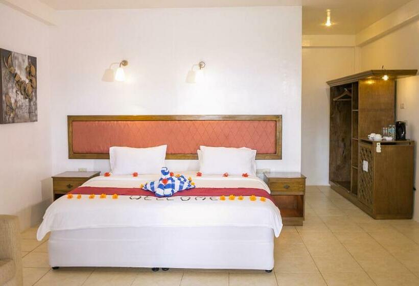 اتاق لوکس با چشمانداز استخر, Blue Star Dive And Resort