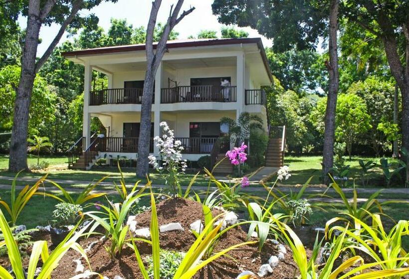 اتاق لوکس با چشم‌انداز استخر, Blue Star Dive And Resort
