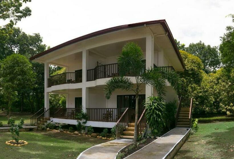 اتاق لوکس با چشمانداز استخر, Blue Star Dive And Resort