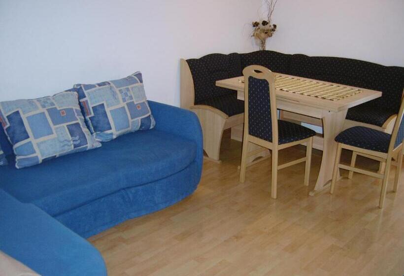 דירת חדר, Roanerhof