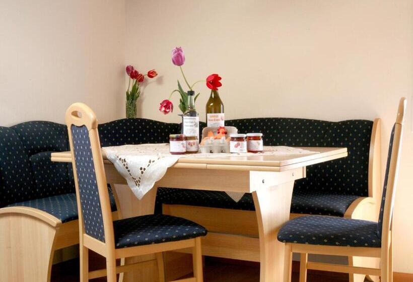 침실 1개 아파트, Roanerhof