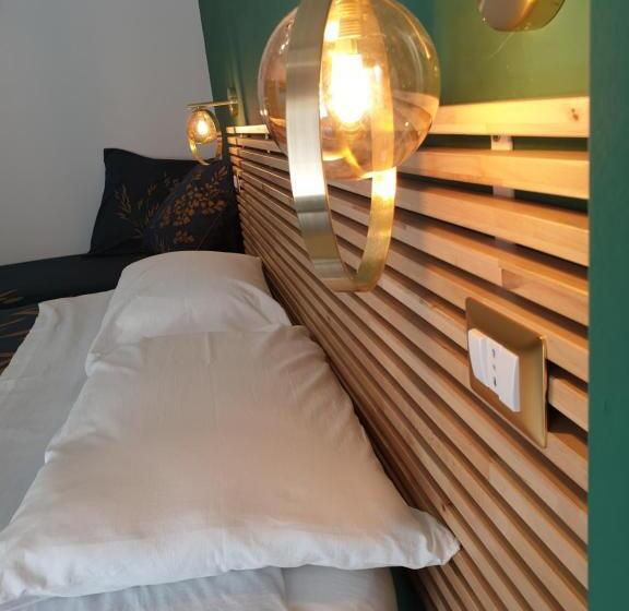 חדר דלוקס לשלושה, B&b Castelluccio