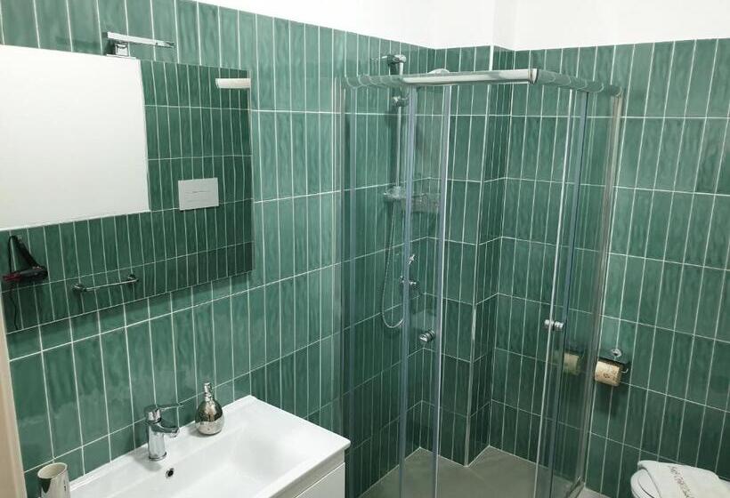 חדר דלוקס לשלושה, B&b Castelluccio