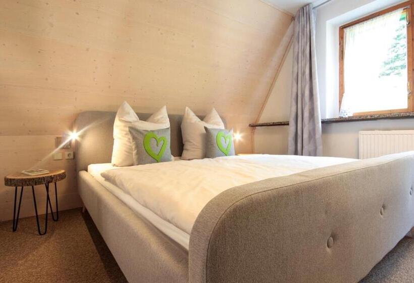 Семейный Номер Вид на Сад, Haus Am Berg   Pension Direkt Am Skihang