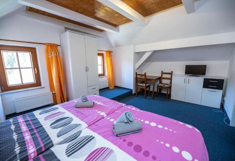 Апартаменты 2 Спальни, Penzion Hamerská Jizba