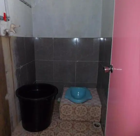 Habitación Estándar, Putra Sindang Asih