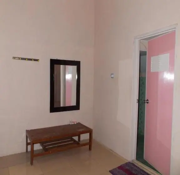 Habitación Familiar, Putra Sindang Asih