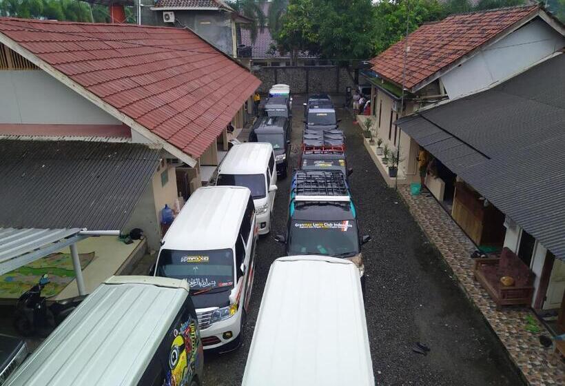 غرفة ديلوكس, Putra Sindang Asih