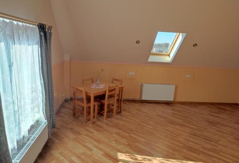 اتاق کلاسیک سه تخته, Arsenal