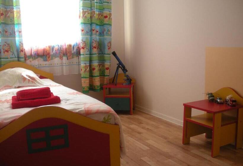 اتاق کلاسیک خانوادگی, Arsenal