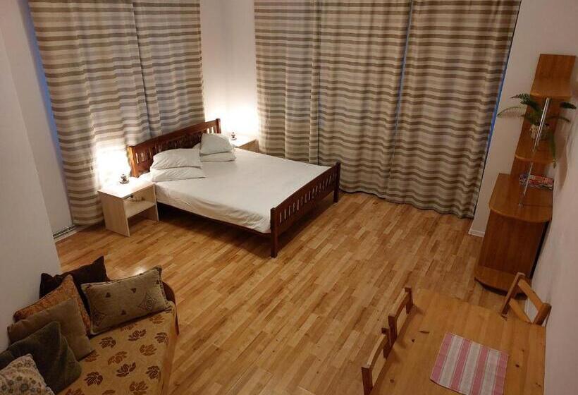 Comfort room with balcony, Arsenal